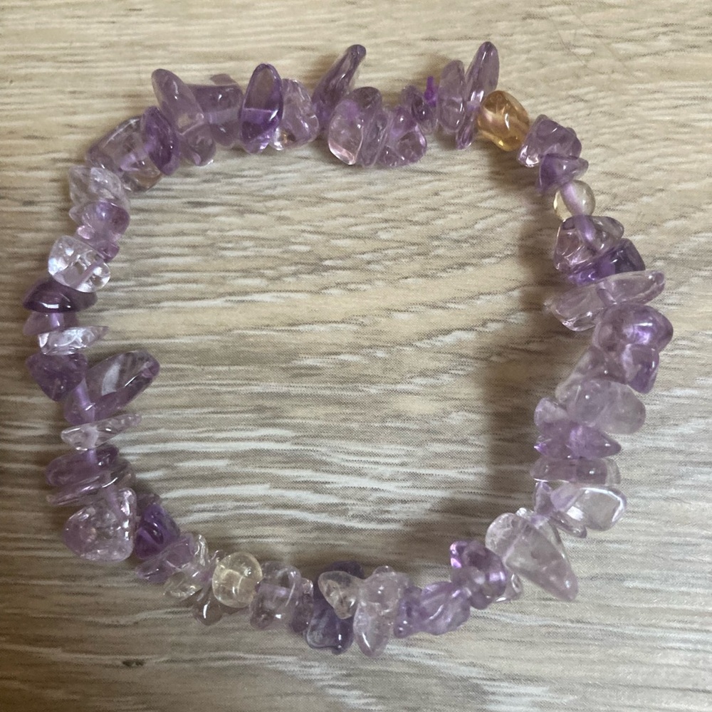 Amethyst 7” stretch chip bead bracelet.